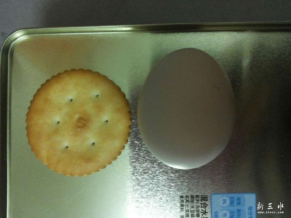 鸡蛋与嘉顿加拿饼大小对比